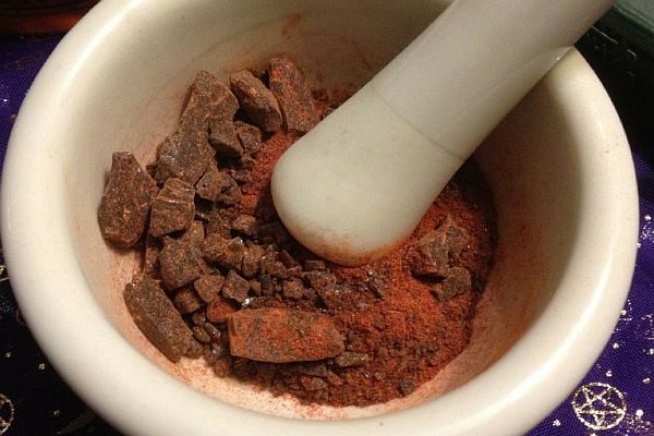 zmajeva kri v granulah